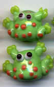 frog beads closeup.jpg (56116 bytes)